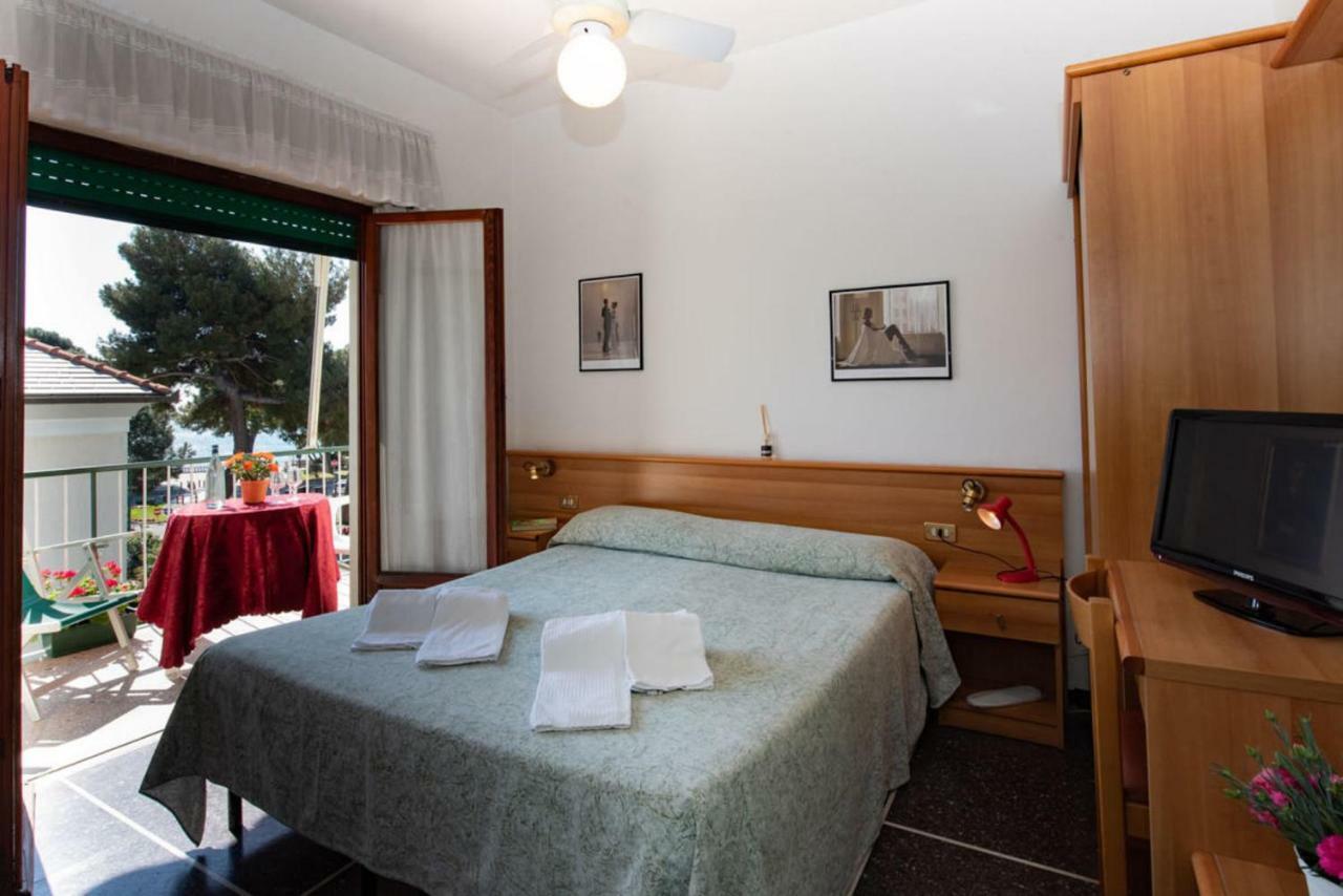 Double or Twin Room with Sea View